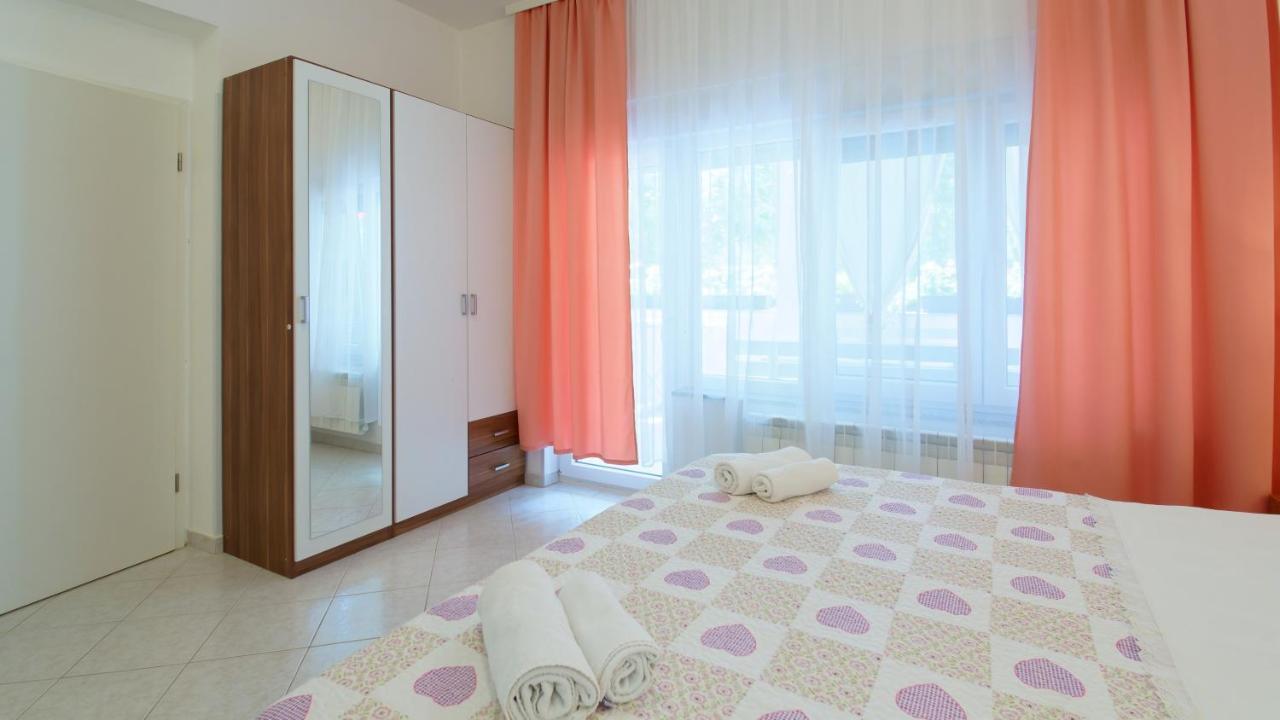 Apartments Susie By Rent Istria Умаг Экстерьер фото